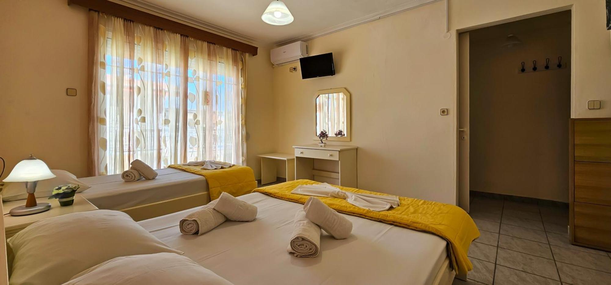 Chariclia Hotel Paralía Buitenkant foto